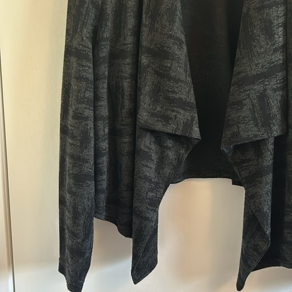 Addition Elle VGUC black and grey design open cardigan, longer waterfall front - Picture 7 of 10